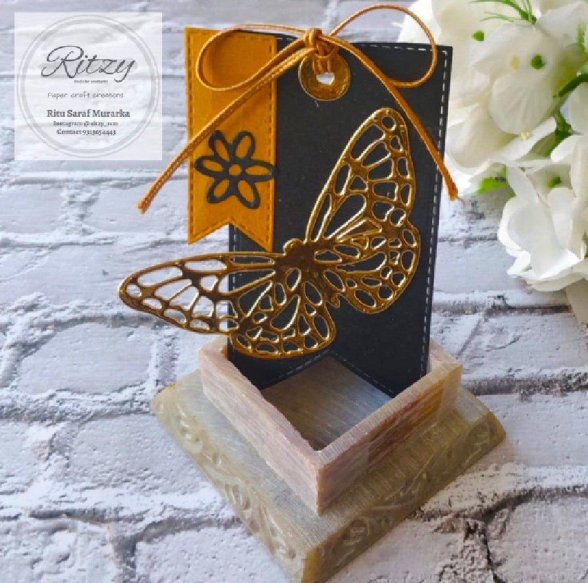 GIFT TOPPERS & TAGS 40